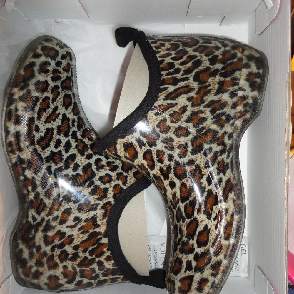 Corkys, Footware